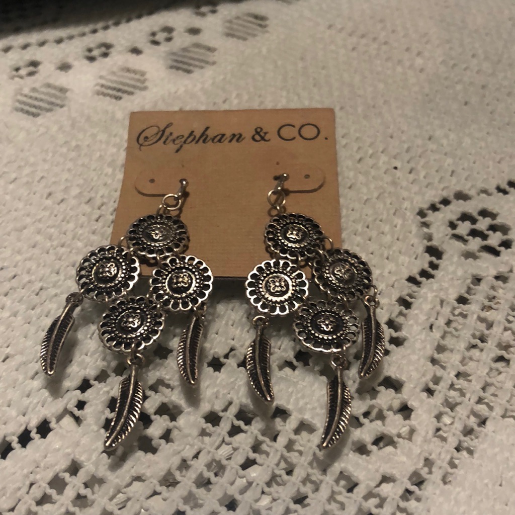 Stephan & Co Dangling Feather Earrings Nwt